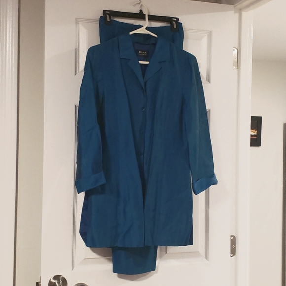 Dana Buchman Jackets & Blazers - Women's suit size 6-8.